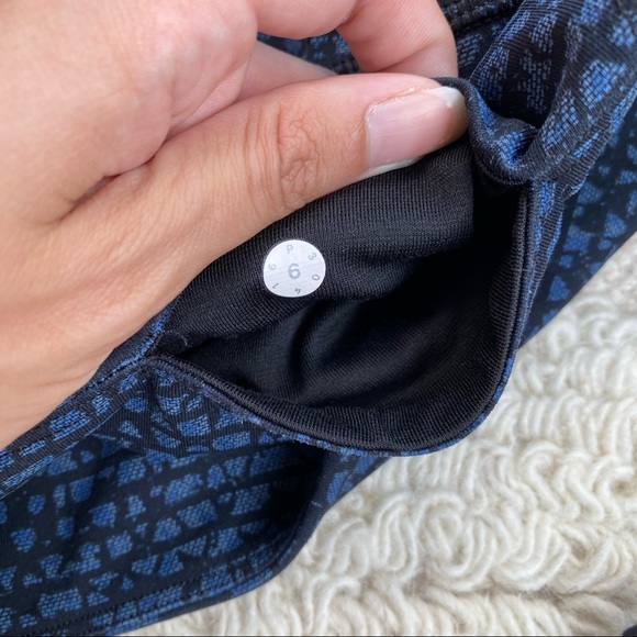 LULULEMON navy and black Shatter Weave Pace Rival crop leggings 6 - Picture 5 of 10